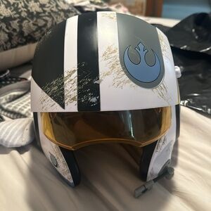 Disney Parks Star Wars Galaxy's Edge White Poe X-Wing Pilot Helmet W/Sounds Prop